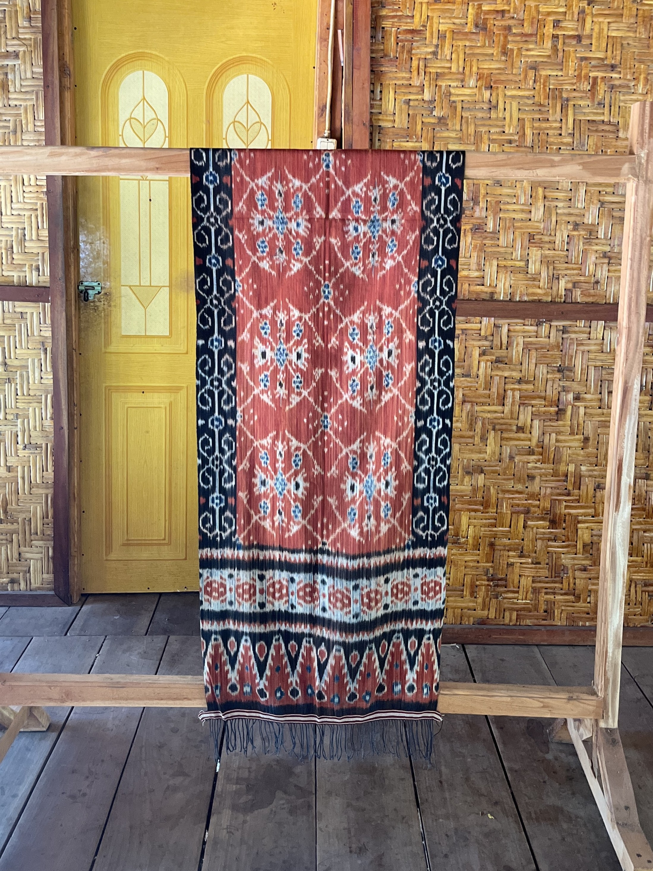 Kain Kombu Motif Patola Bunga