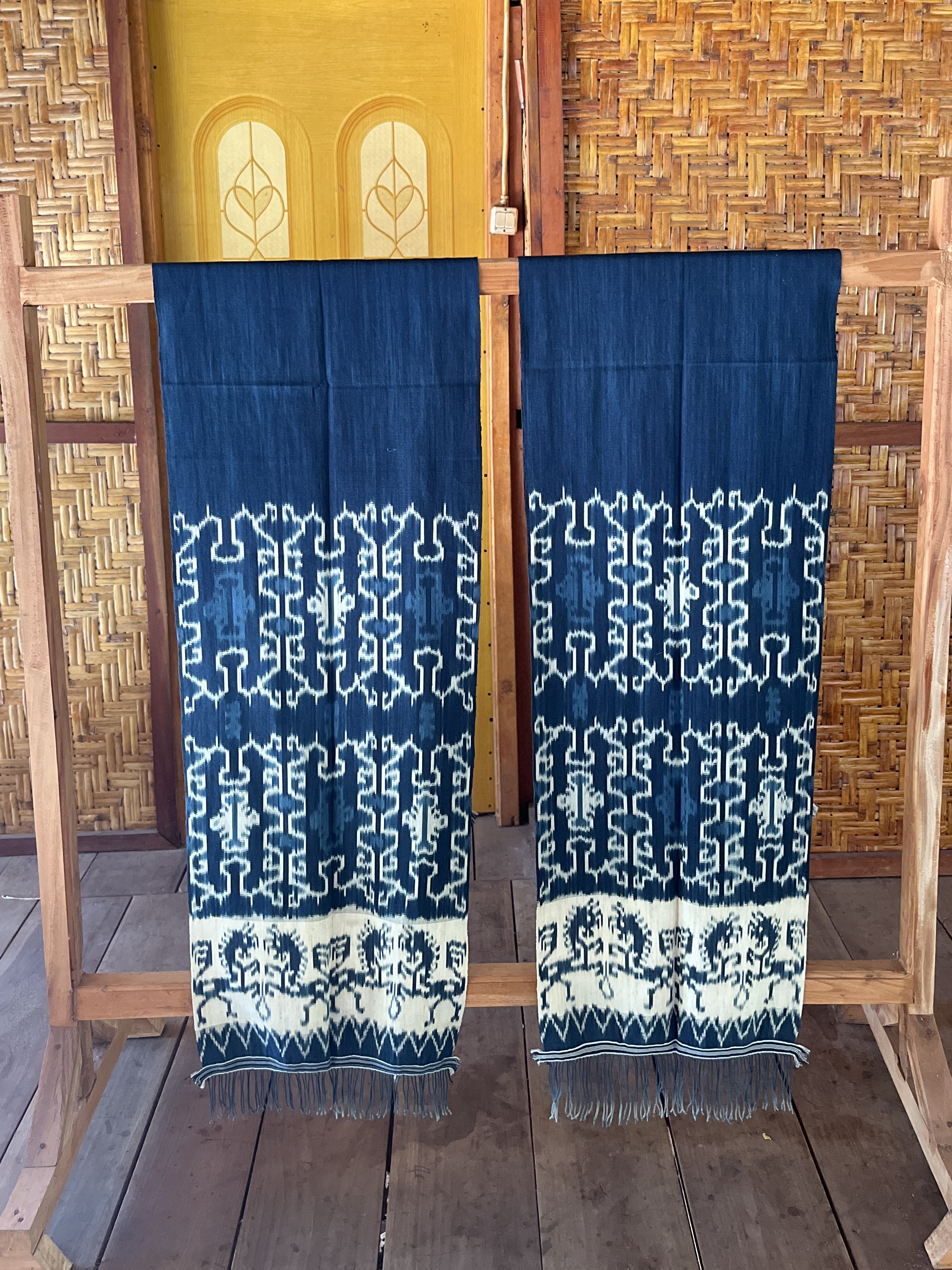 Kain Kawuru Motif Patola Kamba dan Kuda
