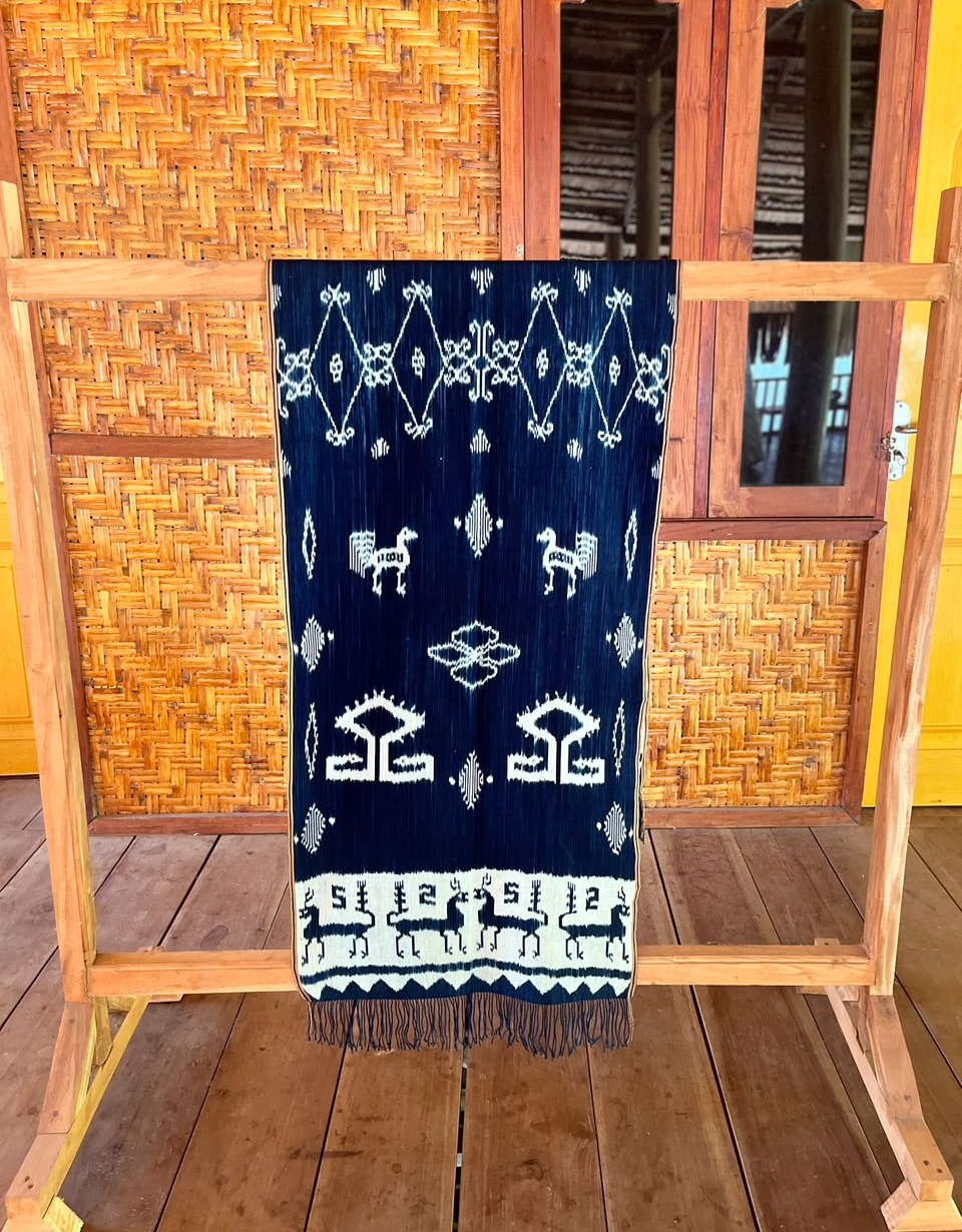 Kain Kawuru Motif Ayam & Mamuli