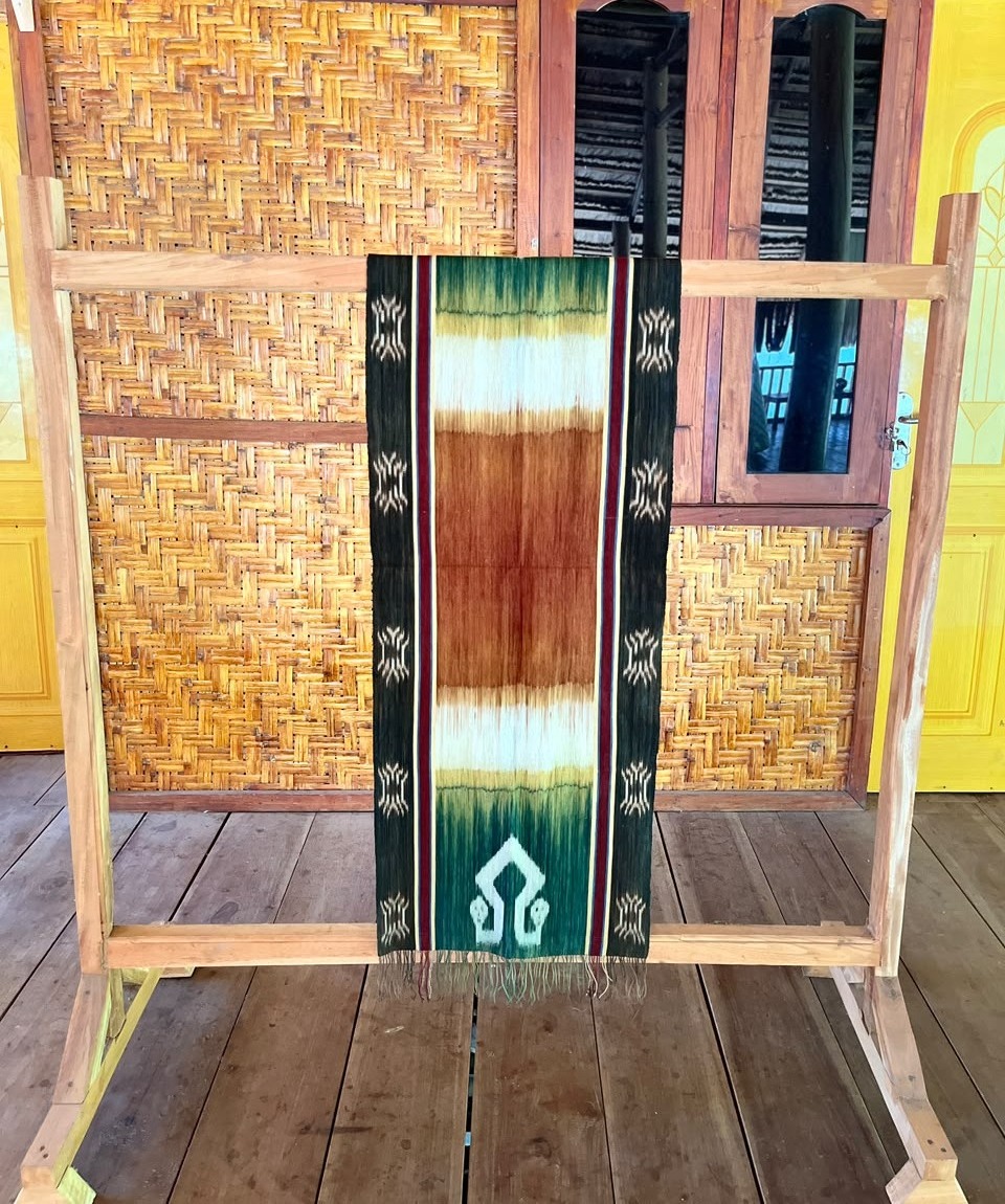 Kain Kombinasi Hijau & Coklat Motif Mamuli