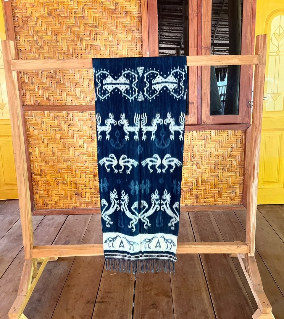 Kain Kawuru Motif Ayam & Singa