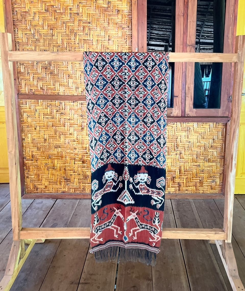 Kain Kombu Motif Singa & Kuda